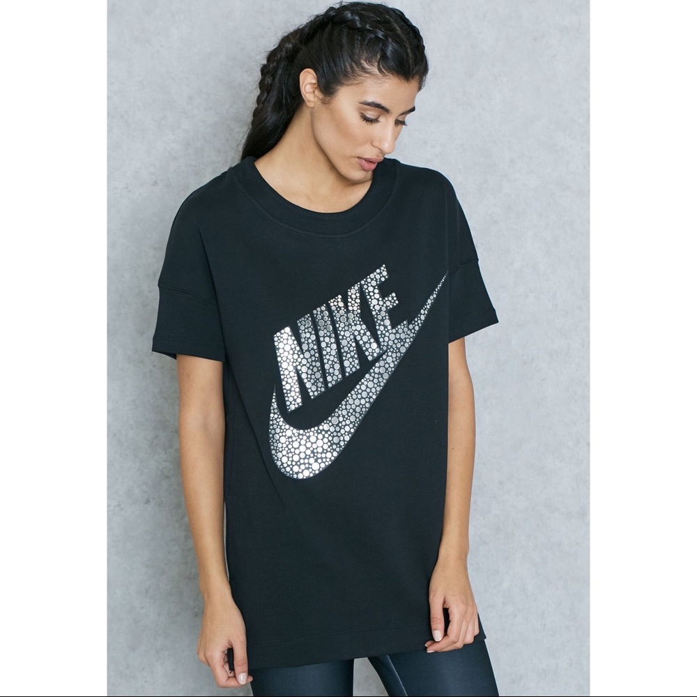 NWT Nike logo top